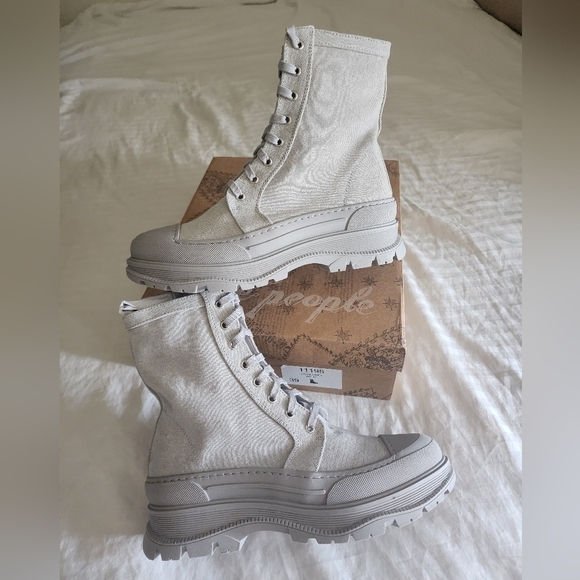 NIB Free People Camp Out Canvas Combat Boot in Dove Grey size 9/ 39 - Picture 1 of 7